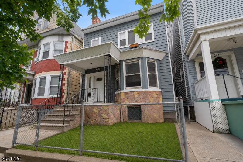 293 Clifton Ave