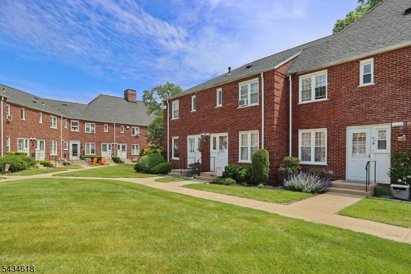 43B Parkway Village