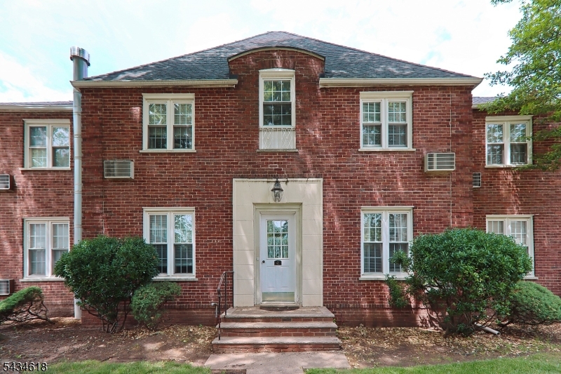43B Parkway Village