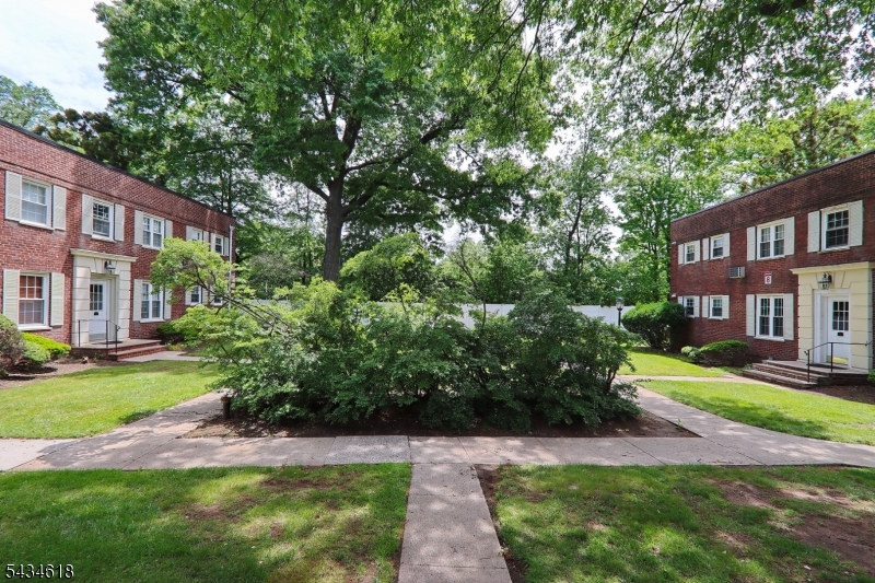43B Parkway Village