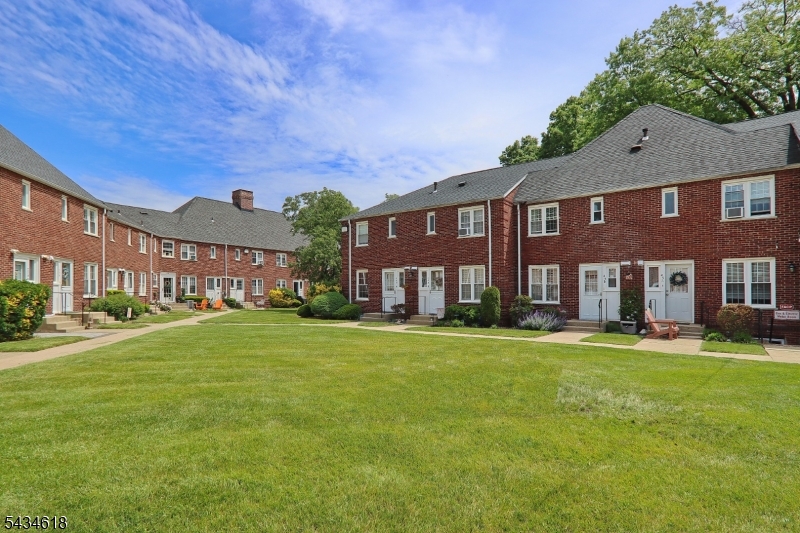 43B Parkway Village