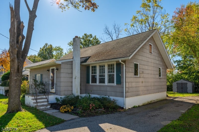 8 Townsend Ave