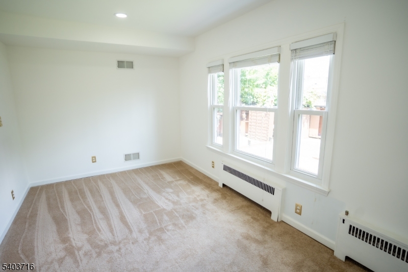 325 Valley Brook Ave