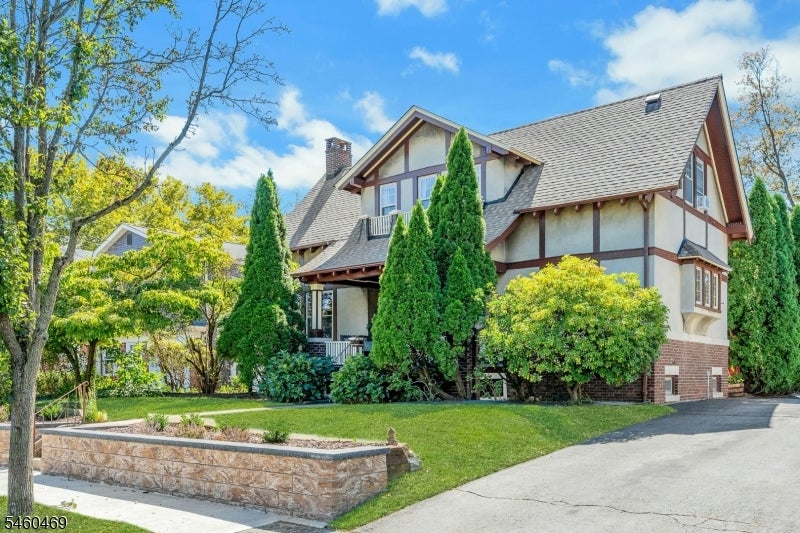 85 Spring Valley Ave