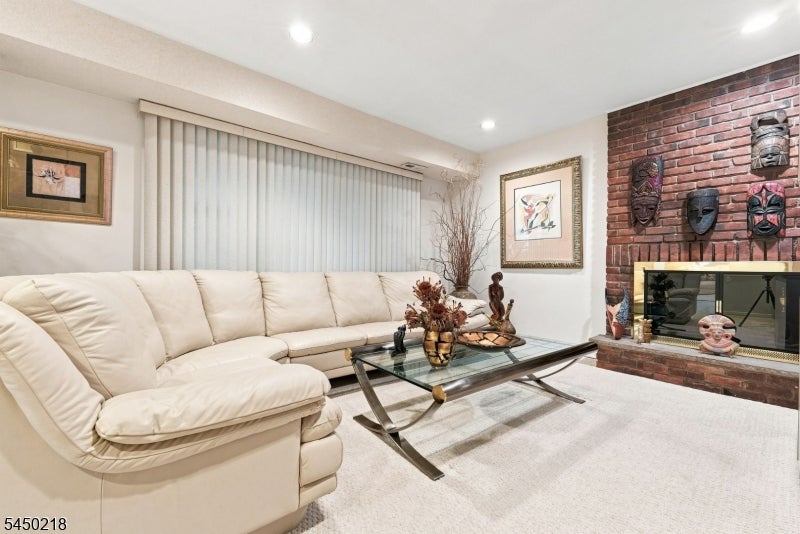 18 Druid Hill Dr
