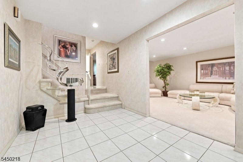 18 Druid Hill Dr