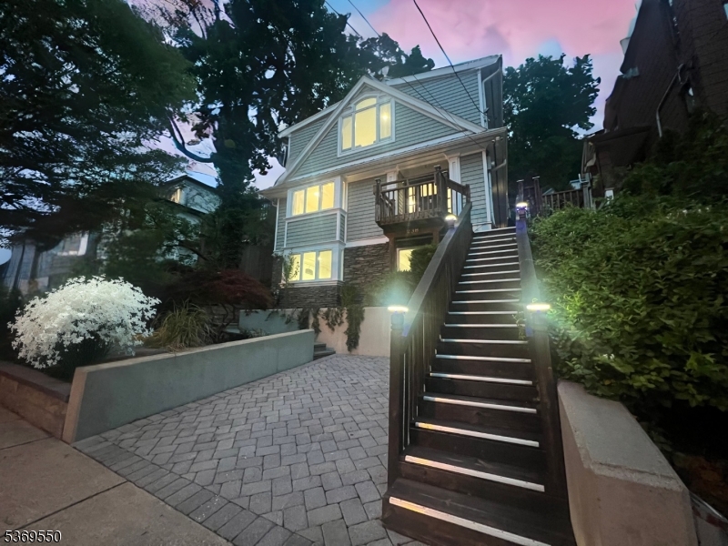 238 Undercliff Ave