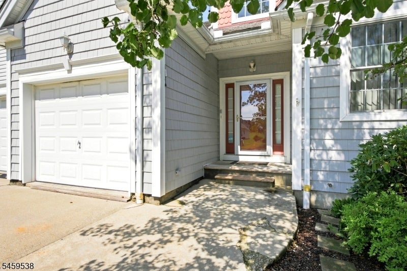19 Fairchild Ln