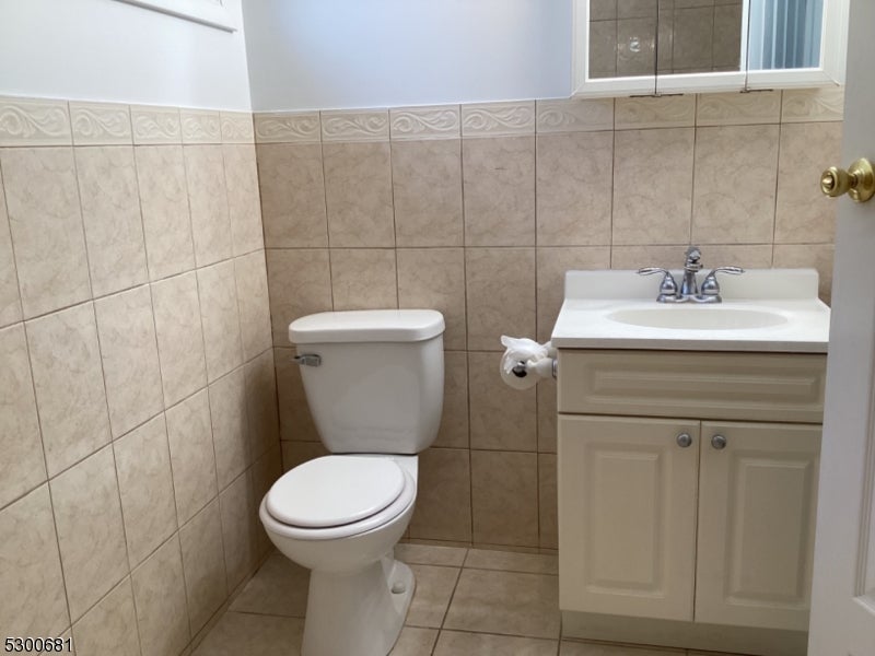 275 Wanaque Ave