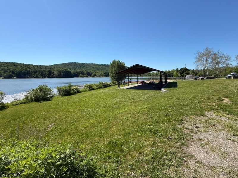 144 Lakeside Dr 5