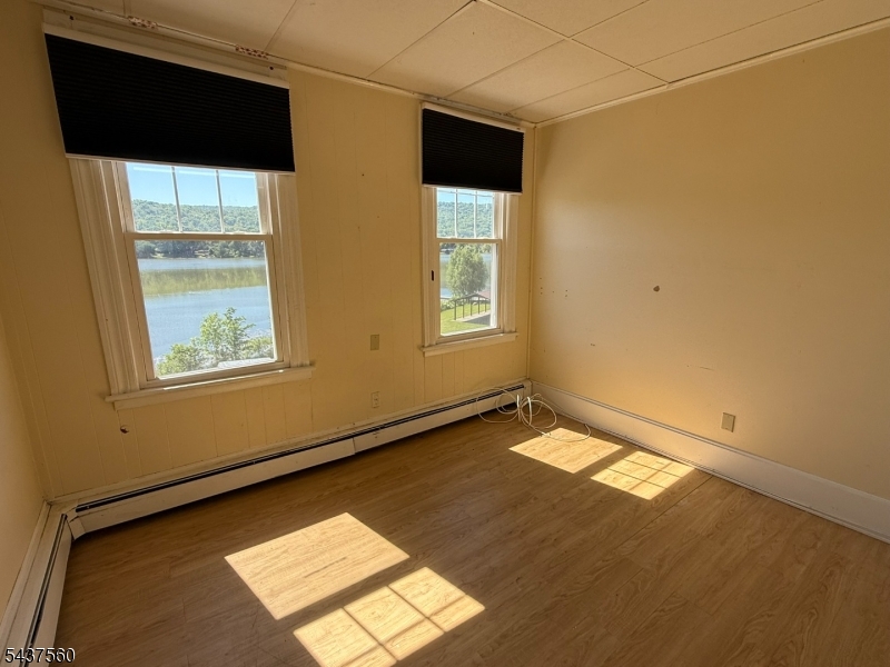 144 Lakeside Dr 5