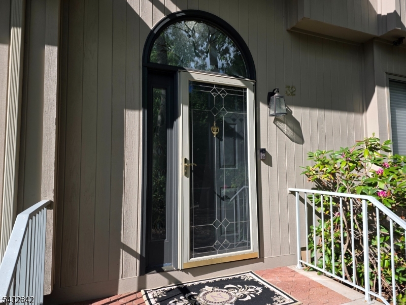 32 Robinhood Dr 32