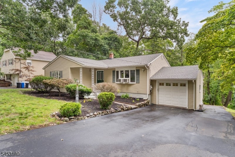 130 Vreeland Ave