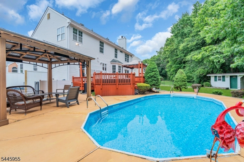 54 Winding Brook Dr