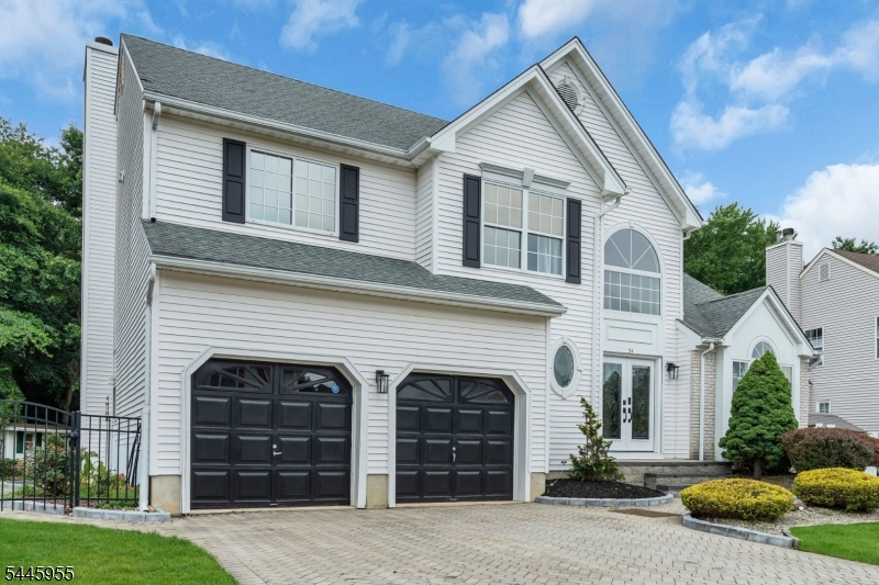 54 Winding Brook Dr