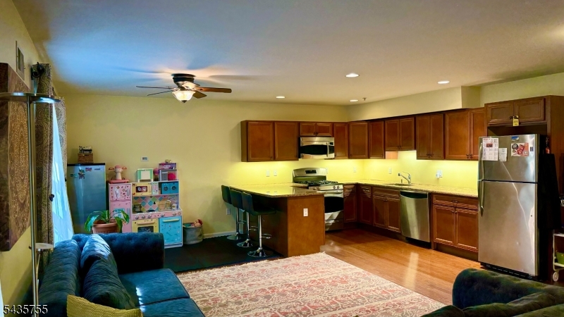 10 Terrace Ave 11