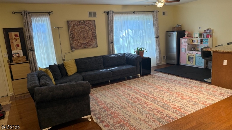 10 Terrace Ave 11