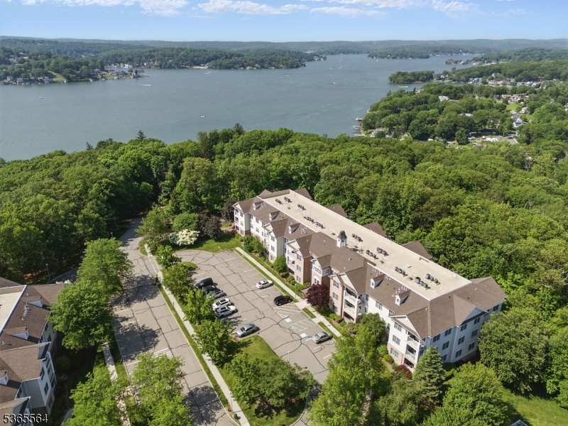 63 Ridgeview Ln