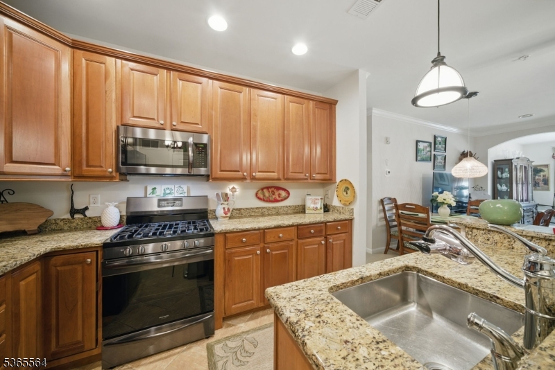 63 Ridgeview Ln