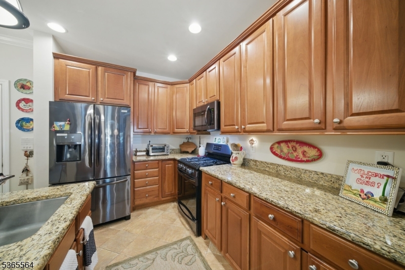 63 Ridgeview Ln