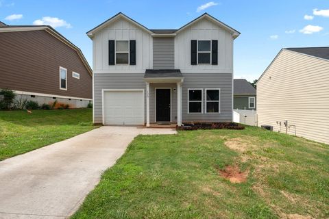 Single Family Residence in Pickens SC 129 Colonial Walk.jpg