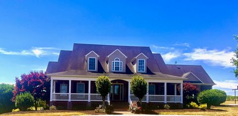 Single Family Residence in Landrum SC 250 Fairview Farms Dr.jpg