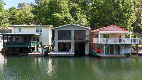 Single Family Residence in Landrum SC 509 LakeshoreDr 33.jpg