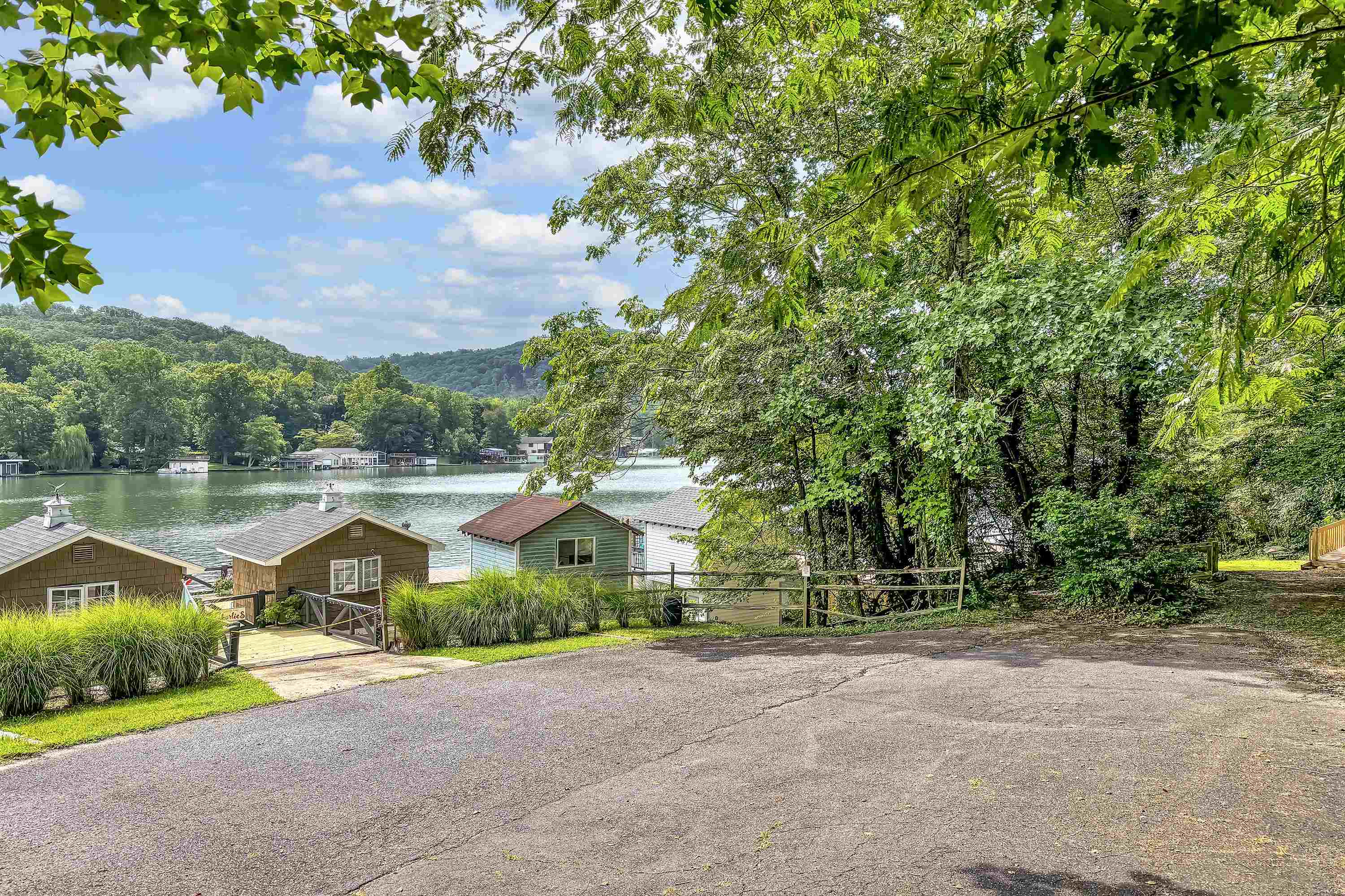 Landrum, South Carolina 29356, United States, 1 Bedroom Bedrooms, ,Residential,Active,48686