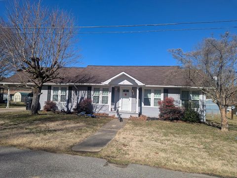 67 Lowell Street Murphy NC 28906