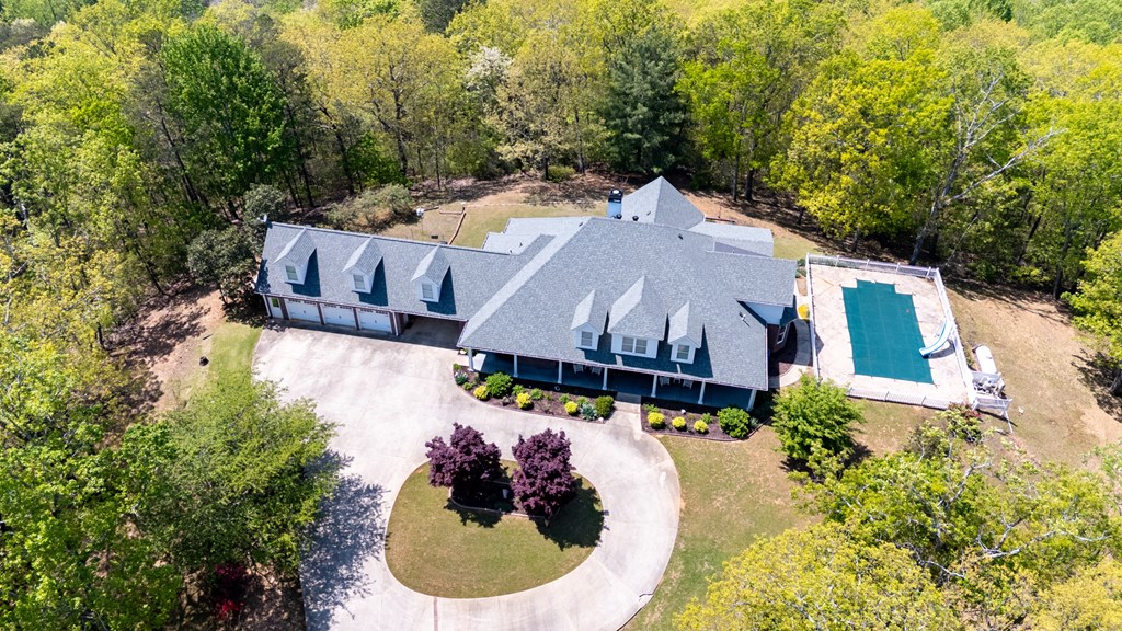 1141 E Highway 136