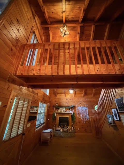 240 Oakwood Trail
