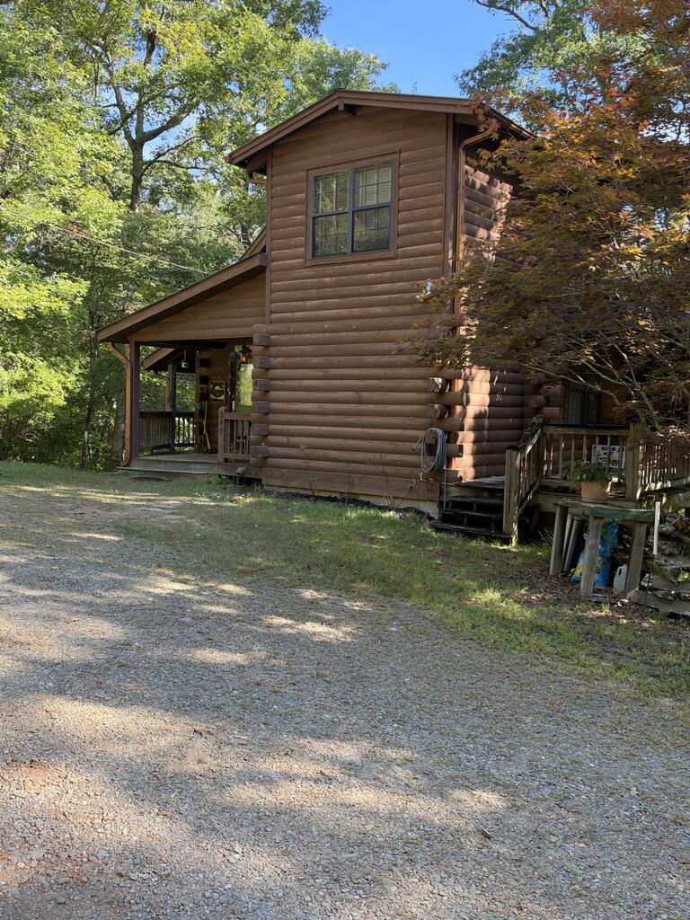 240 Oakwood Trail