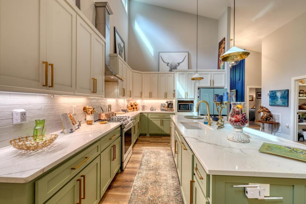 6824 Mountain Laurel Road