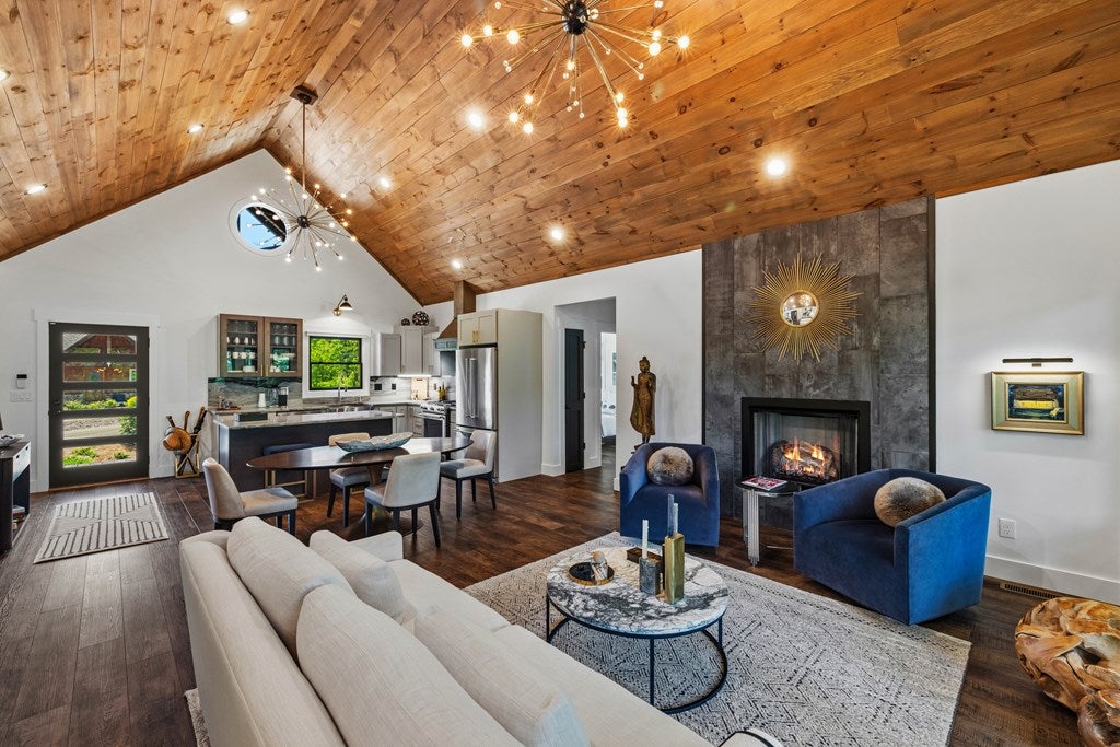 141 Long View Lane