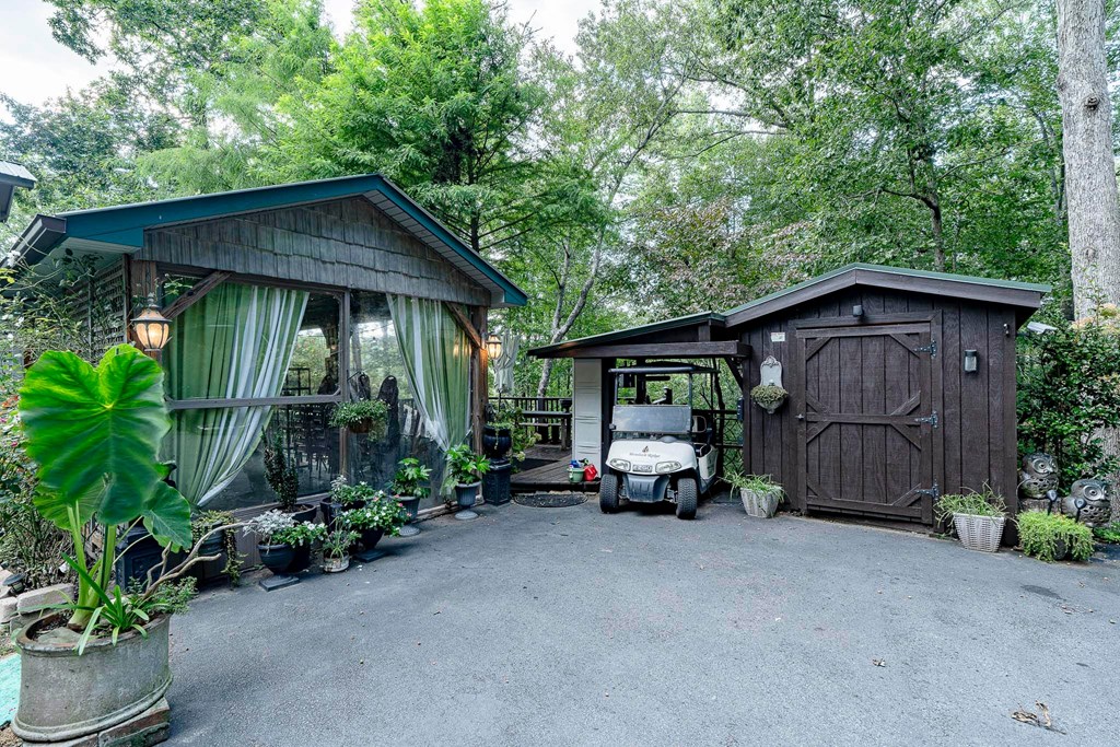 Blairsville, Georgia, 30512, United States, 5 Bedrooms Bedrooms, ,6 BathroomsBathrooms,Residential,Active,1944103