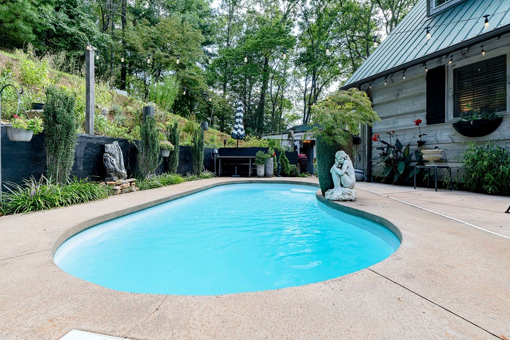 Blairsville, Georgia, 30512, United States, 5 Bedrooms Bedrooms, ,6 BathroomsBathrooms,Residential,Active,1944103