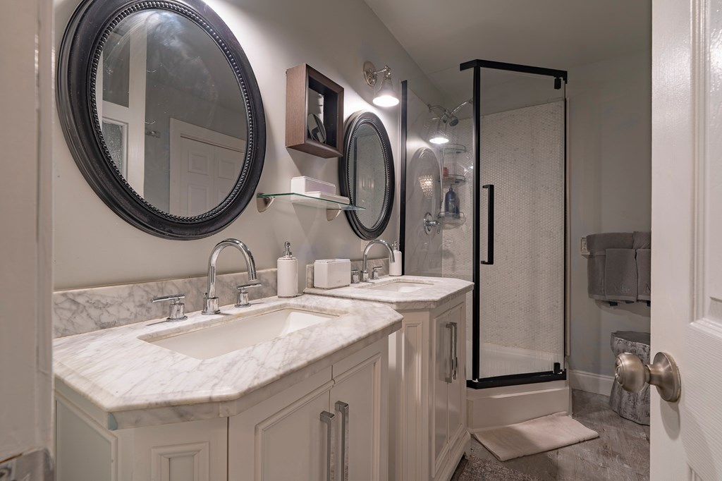 Blairsville, Georgia, 30512, United States, 5 Bedrooms Bedrooms, ,6 BathroomsBathrooms,Residential,Active,1944103