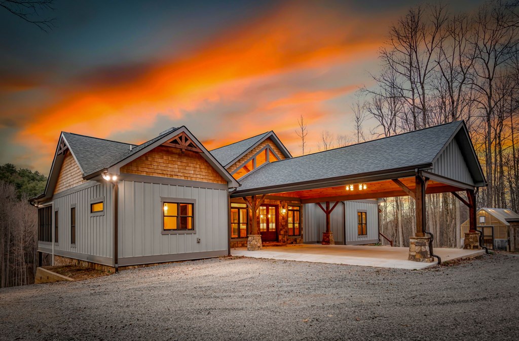 Blue Ridge, Georgia, 30513, United States, 3 Bedrooms Bedrooms, ,3 BathroomsBathrooms,Residential,Active,2025997