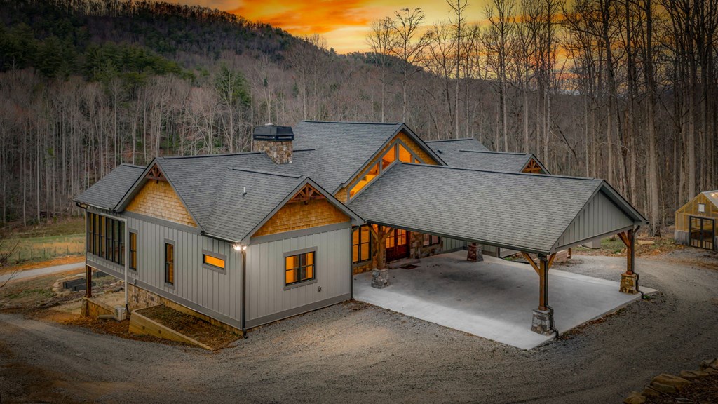 Blue Ridge, Georgia, 30513, United States, 3 Bedrooms Bedrooms, ,3 BathroomsBathrooms,Residential,Active,2025997