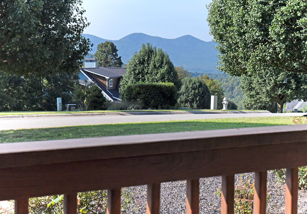 594 Summit Trace