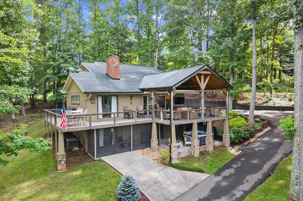 3755 Woods Creek Drive