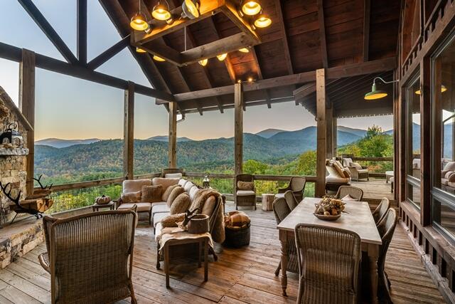 888 Wolf Creek Lane