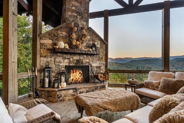 888 Wolf Creek Lane
