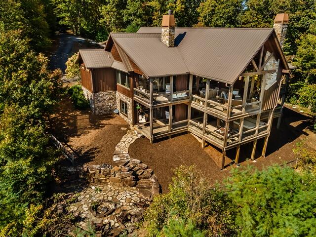 888 Wolf Creek Lane