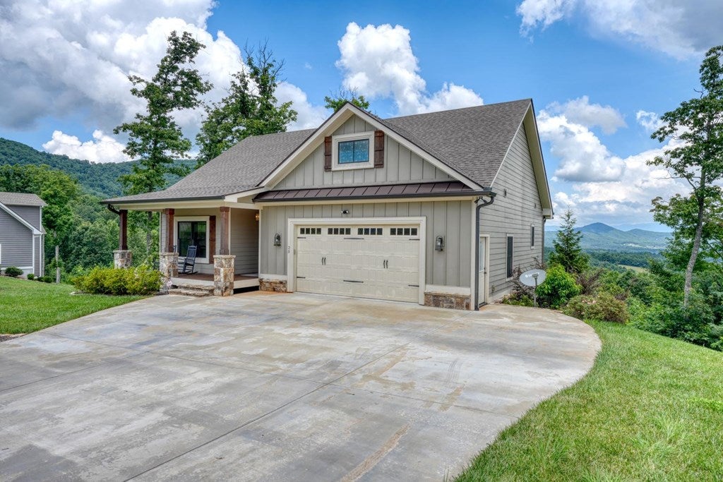 25 Ivy Log Heights Spur