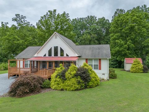 A home in Hayesville