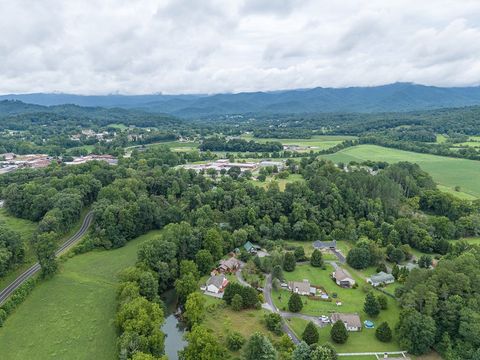 A home in Hayesville