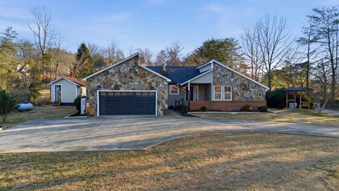 195 Hogsed Road Hiawassee GA 30546