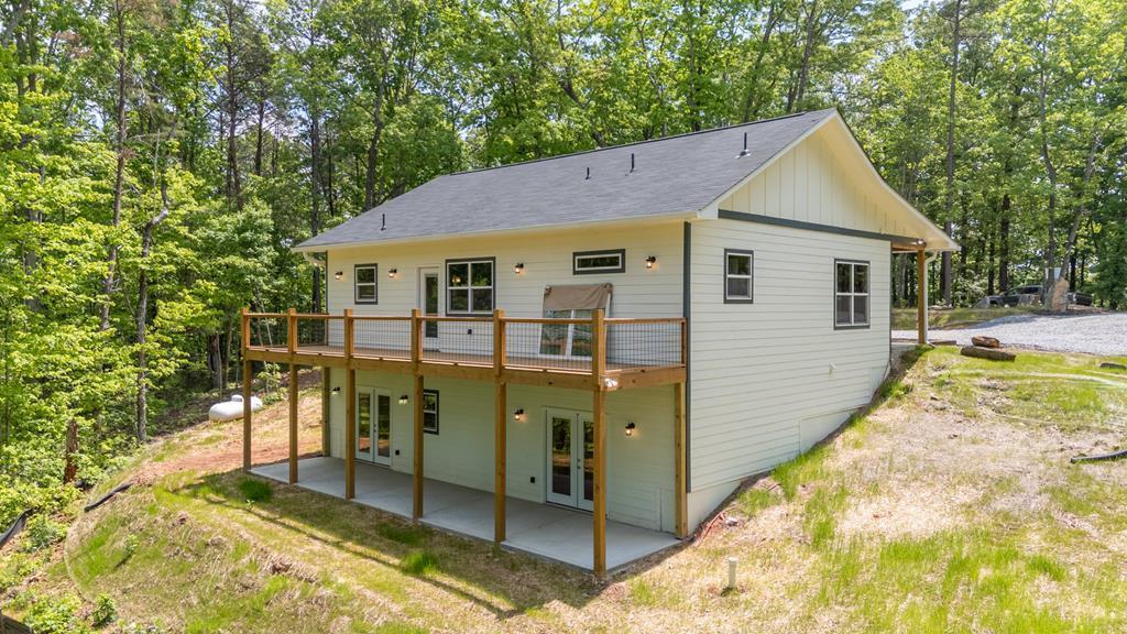 2562 Raven Cliff Road