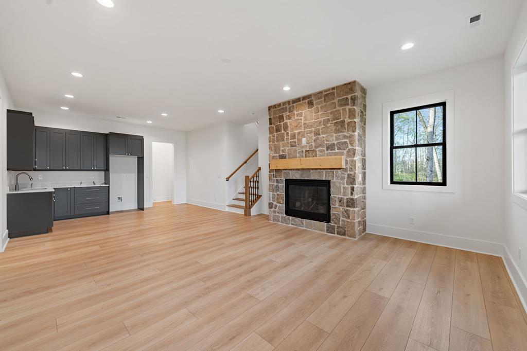 Blairsville, Georgia, 30513, United States, 4 Bedrooms Bedrooms, ,5 BathroomsBathrooms,Residential,Active,2035637